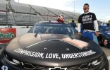 Bubba Wallace,avec un T-Shirt    "I Can't Breathe - Black Lives Matter"  sur le speedway de Martinsville le 10 Juin 2020 en  Virginie, Etats-Unis.