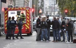 Les secours et la police à proximité de l'église où un prêtre orthodoxe a été la cible d'un tireur, à Lyon le 31 octobre 2020