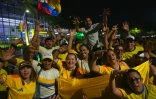 Des partisans d'Abelardo de la Espriella, candidat à la présidentielle, rassemblés sur la Plaza de la Paz, près du Cubo de Cristal, à Barranquilla, le 20 juin 2026, à la veille du second tour de l'élection