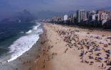 Vue aérienne de la plage Ipanema à Rio de Janeiro, le 6 septembre 2020