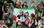 Des supportrices iraniennes assistent au match entre l'Iran et Irak, le 27 janvier 2022 à Téhéran