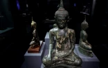 Des oeuvres d'art présentées dans le cadre de l'exposition "Bronzes royaux d'Angkor" au musée Guimet à Paris, le 28 avril 2025