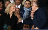 Accolade entre Jean-Michel Aulas et la présidente de la LFP Nathalie Boy de la Tour avant le match PSG-Lyon du 7 octobre 2018 au Parc des Princes