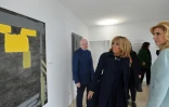 Photo de Brigitte Macron lors de la visite de la villa du couturier Azzedine Alaïa, le 1er février 2018 à Sidi Bou Saïd, près de Tunis