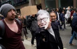 L'obsession Bill Gates des conspirationnistes. Lors d'une marche à Londres contre les restrictions liées au Covid-19, le 20 mars 2021
