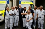 Le Premier ministre Michel Barnier (C) rencontre des personnels du Samu à l'hôpital Necker, le 7 septembre 2024 à Paris 