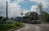 Un véhicule militaire ukrainien près de Bakhmut, près du front de l'est de l'Ukraine, le 10 mai 2022