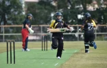 Des domestiques philippines, membres de l'équipe des SCC Divas, pendant un match de cricket contre les Cavaliers du Hong Kong Cricket Club, le 8 novembre 2020 à Hong Kong