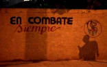 Un slogan "Le combat toujours" peint sur un mur avec le logo des CDR, Comités de Défense de la Révolution, le 22 mars 2018 à Cienfuegos, à Cuba