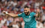 La joie de Karim Benzema, auteur du but de la victoire pour le Real face au Séville FC, le 17 avril 2022, au stade Sanchez Pizjuan