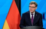 Le ministre allemand des Affaires étrangères Johann Wadephul lors d'une conférence de presse à Berlin, le 5 décembre 2025