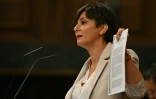 La ministre espagnole du Logement et de l’Agenda urbaine, Isabel Rodríguez, prononce un discours lors d’une session parlementaire extraordinaire visant à voter un décret gouvernemental sur le logement, le 2 octobre 2026, au Congrès des députés à Madrid