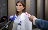Laetitia Brodard-Sitre, la mère d'Arthur décédé dans l'incendie du bar Le Constellation à Crans-Montana, s'adresse aux journalistes lors d'une audience des propriétaires de l'établissement dans l'enquête sur ll'incendie du Nouvel An, le 5 juin 2026 à Sion, en Suisse