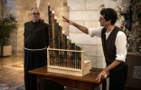 Le musicologue médiéval David Catalunya (d) donne un aperçu de l'histoire d'une réplique fonctionnelle contenant des tuyaux originaux du plus ancien orgue de la chrétienté, lors de la présentation de l'instrument au couvent Saint-Sauveur dans la Vieille ville de Jérusalem, le 9 septembre 2025