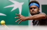 Le Français Jo-Wilfried Tsonga face au Japonais Kei Nishikori au 2e tour de Roland-Garros, le 29 mai 2019 à Paris