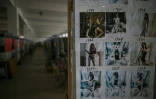 Des photos de différents modèles de lingerie dans une usine de confection à Guanyun, le 25 mars 2021 dans l'est de la ChINE