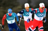 Le fondeur français Maurice Manificat (g) lors du 15 km + 15 km de skiathlon aux JO, le 11 février 2018 à Pyeongchang 
