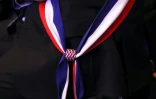 Un maire porte une écharpe tricolore lors du 100e congrès des maires de l'Association des maires de France, le 21 novembre 2017 à Paris