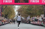 Pour la première fois, un athlète court le marathon en moins de deux heures. L'exploit est réalisé par le champion kényan Eliud Kipchoge, à Vienne le 12 octobre 2019