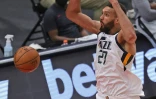 Rudy Gobert au dunk lors de la victoire du Jazz d'Utah sur le parquet des Chicago Bulls, le 22 mars 2021