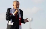Le président turc Tayyip Erdogan devant des centaines de milliers de personnes rassemblées en "soutien à la Palestine" à l'appel de son parti, AKP. Istanbul, 28 octobre 2023.