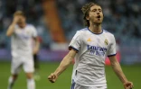 La joie du milieu de terrain croate du Real Madrid, Luka Modric, après avoir ouvert le score contre l'Athletic Bilbao, lors de la finale de la Supercoupe d'Espagne, le 16 janvier 2022 à Ryad