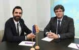 L'indépendantiste catalan Carles Puigdemont (d) et le président du parlement catalan Roger Torrent, le 24 janvier 2018 à Bruxelles