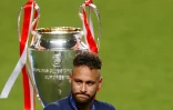 L'attaquant brésilien du Paris Saint-Germain, Neymar, après la défaite de son équipe, 1-0 face au Bayern Munich en finale de la Ligue des Champions, le 23 août 2020 à Lisbonne