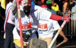 1.8 kilometre de course derrière un pneu, à Mamoudzou dans le nord-est de Mayotte le 19 juin 2019