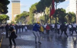 Heurts entre policiers et manifestants qui dénoncent mauvaises conditions d'études, la corruption et exigent la démission du Premier ministre albanais Edi Rama, le 24 octobre 2026 à Tirana