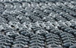 Des véhicules électriques chinois sont garés avant leur exportation, le 25 mai 2026 à Hangzhou en Chine