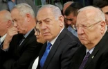 Le président israélien Reuven Rivlin (D), le Premier ministre sortant Benjamin Netanyahu (C) et son grand rival Benny Gantz (G), le 19 septembre 2019 lors d'une cérémonie à Jérusalem