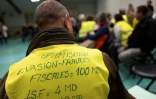 Des "gilets jaunes" participent à un débat avec des élus à Ternay, dans le Rhône, le 22 janvier 2019