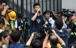 Joshua Wong prend la parole pendant une manifestation devant le quartier général de la police à Hong Kong, le 21 juin 2019