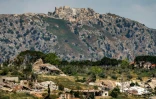 Des bâtiments détruits sont visibles dans le village de Kfar Kila, dans le sud du Liban, vus depuis le côté israélien de la frontière, le 29 mai 2026