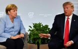 (ARCHIVES) La chancelière allemande Angela Merkel (g) et le président américain Donald Trump (d) au cours d'une rencontre bilatérale en marge d'une réunion du G7 le 25 août 2019 à Biarritz (sud-ouest de la France)