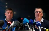 Le ministre de l'Intérieur belge Jan Jambon (g) et le bourgmestre (maire) de Bruxelles, Yvan Mayeur, lors d'une conférence de presse dans la capitale belge, le 26 mars 2016