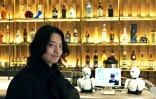 Kentaro Yoshifuji, fondateur du café Dawn et de la société Ory Laboratory,  pose au café Dawn à Tokyo, le 17 août 2021