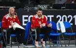 Les gardiens de but de l'équipe de France de handball, Vincent Gérard (g) et Yann Genty, lors de la demi-finale du Mondial contre la Suède, le 29 janvier 2021 au Caire