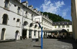 la cour du collège catholique "Le Beau Rameau" à Lestelle-Bétharram, le 20 juin 2026 dans les Pyrénées-Atlantiques