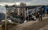 Une école de fortune fabriquée dans la "Jungle" de Calais, le 6 février 2016