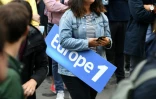 Des journalistes d'Europe 1 manifestent pour dénoncer l'influence grandissante du groupe Vivendi, contrôlé par Vincent Bolloré, au sein de leur radio et son rapprochement avec la chaîne de télévision CNews, le 30 juin 2021 à Paris