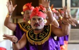 Pendant des mois, ils ont répété inlassablement le spectacle dans ce village situé dans le nord de Bali, qui compte depuis des générations un nombre anormalement élevé de sourds et malentendants - en raison de la présence d'un gène récessif