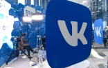 Le logo de la plateforme russe de réseaux sociaux VK à Saint-Pétersbourg, le 24 mai 2018