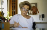 La Brésilienne Helena Schargel, mannequin de presque 80 ans, travaille sur sa dernière collection de lingerie pour femmes senior, le 1er novembre 2019 à Sao Paulo