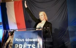 Marion Maréchal Le Pen fait un discours le 6 décembre 2015 au Pontet après l'annonce des résultats qui la place en tête avec 41% des voix en Paca