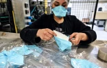 Masques mis sous plastique à l'usine Valmy à Mably, le 28 février 2020
