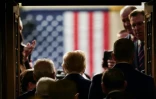Donald Trump arrive dans l'hémicycle de la Chambre des représentants pour son discours au Congrès, à Washington, le 4 mars 2025