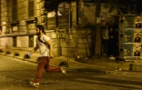 Un homme court près de la place Taksim, à Istanbul, le 16 juillet 2016