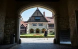Vue de l'intérieur de la cour du château de Cecilienhof à Potsdam, le 2 août 2019